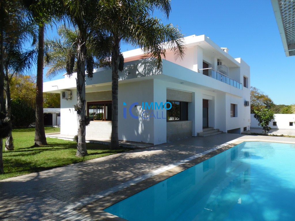 Villa spacieuse de 1200 m² en location à Souissi Villa spacieuse de 1200 m² en location à Souissi