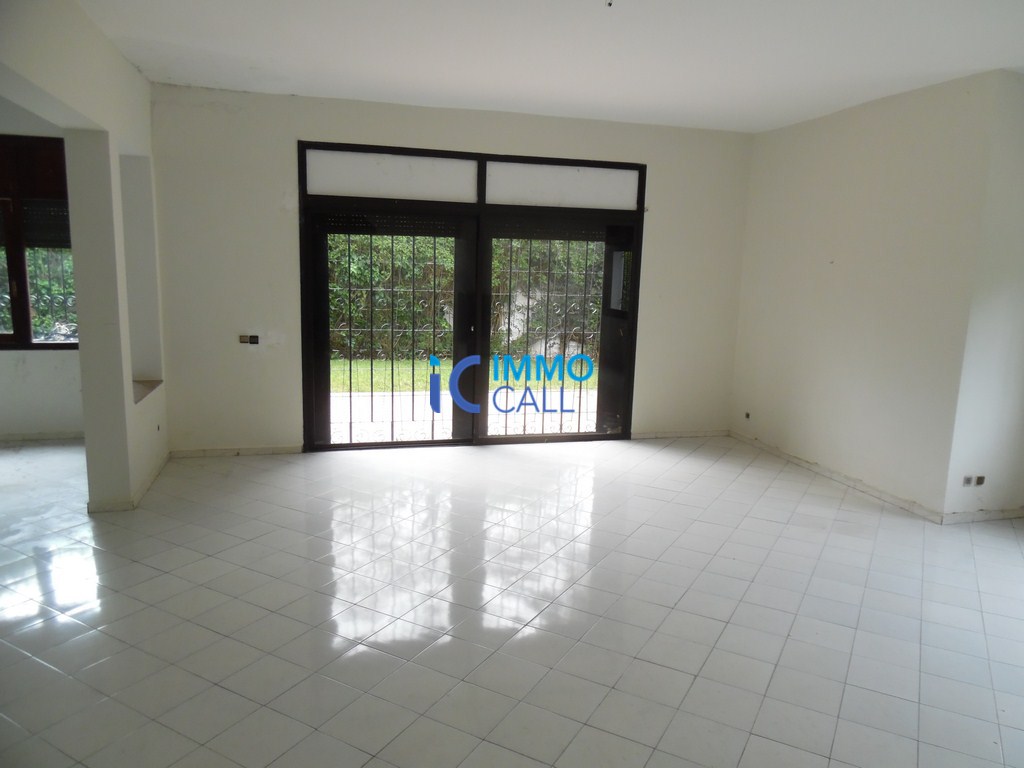 Villa de 800 m² en location à La pinéde-Souissi