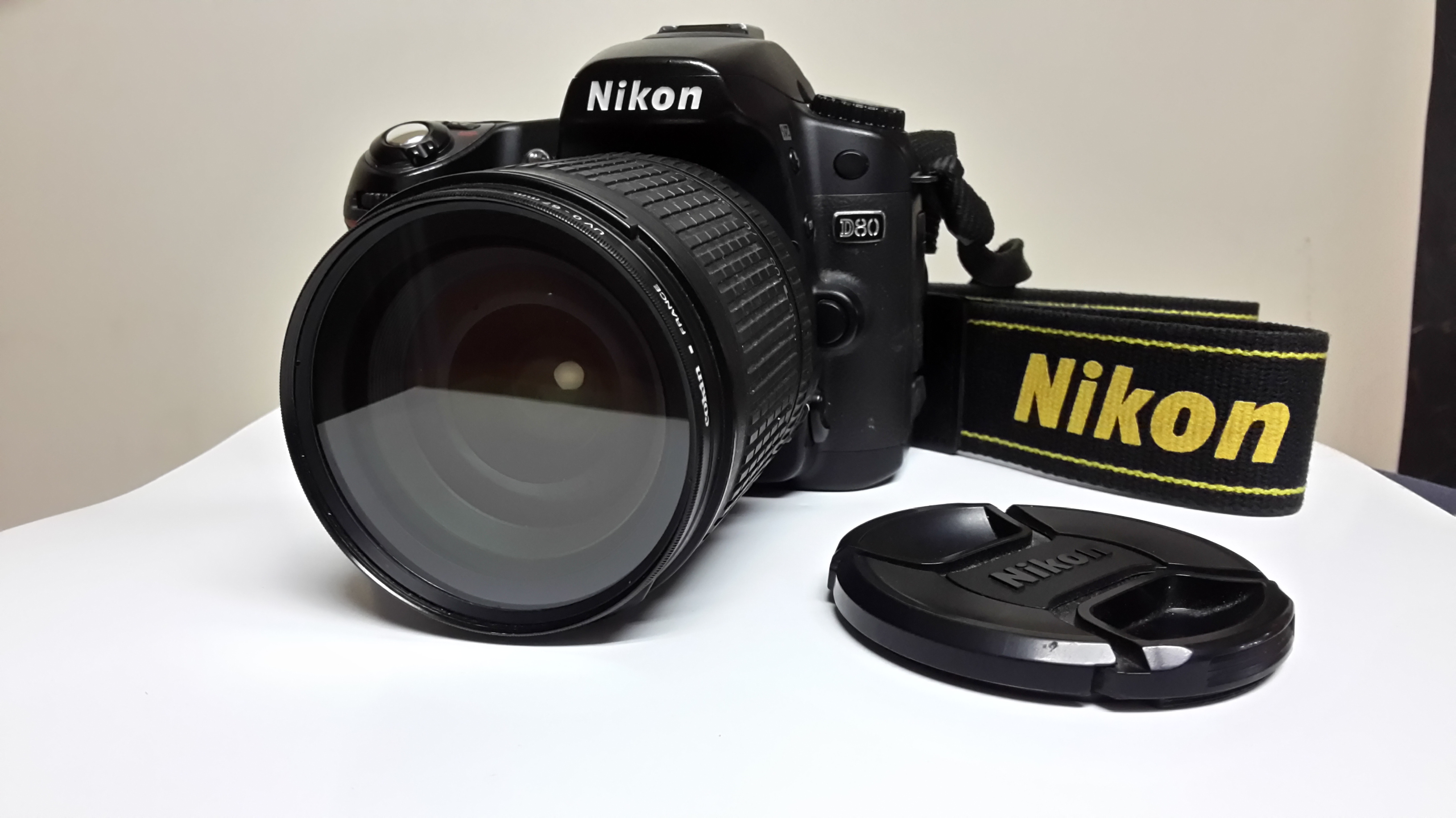 Nikon d80 zoom 18 - 135 et sac sans charger tres tres bon etat