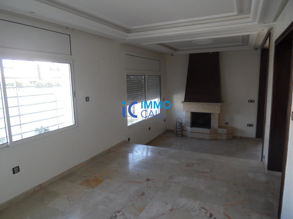 Villa de 400 m² en location à Hay riad