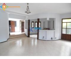 Villa de 500 m² en location à Hay riad