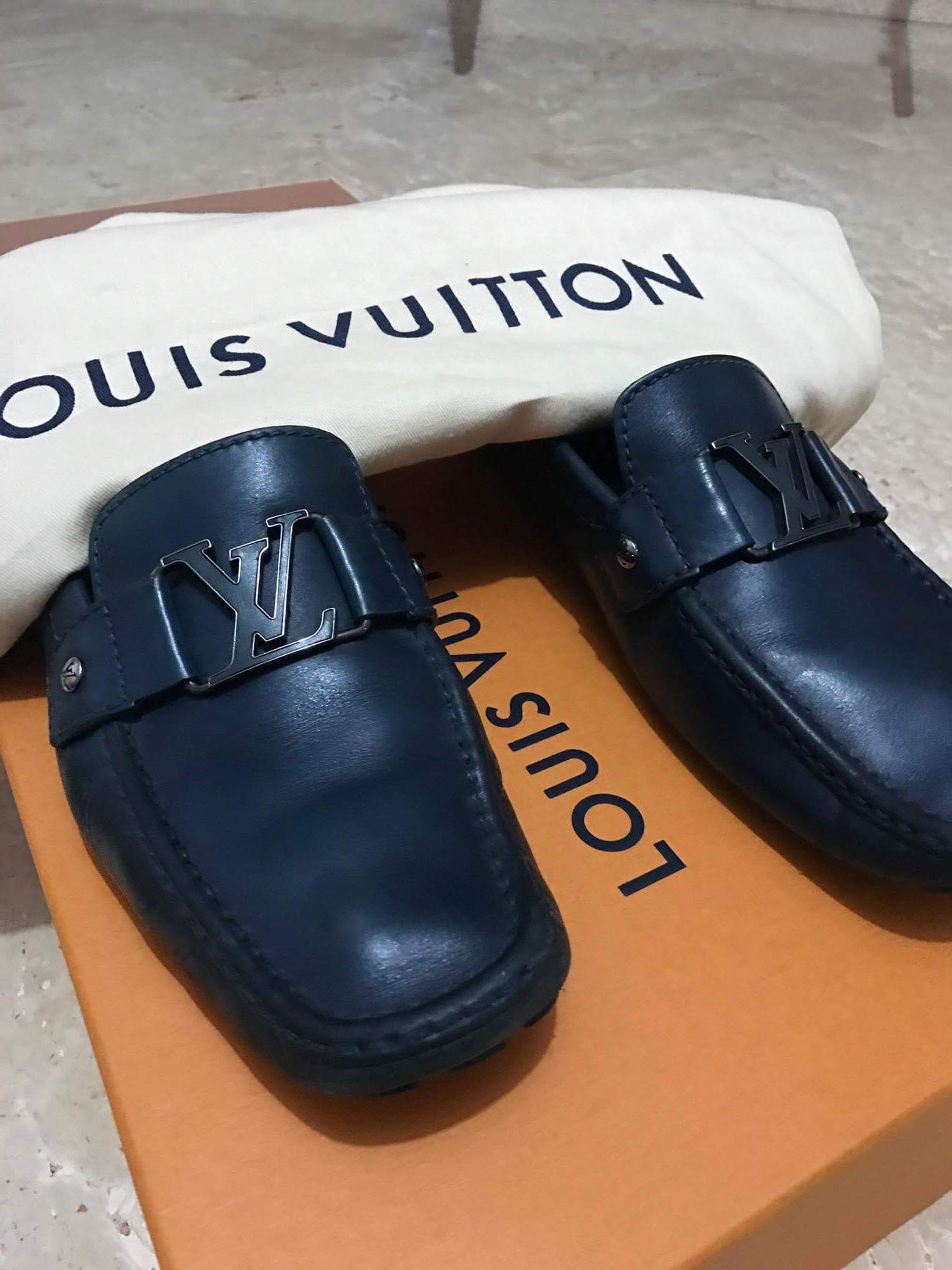 mocassins Louis Vuitton 42 et demi couleur bleu