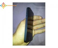 iphone 5 noir (neuf sans aucun rayure)