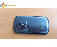 samsung galaxy s3 mini bleu avec tout ses accessoire + une carte memoire de 8 G